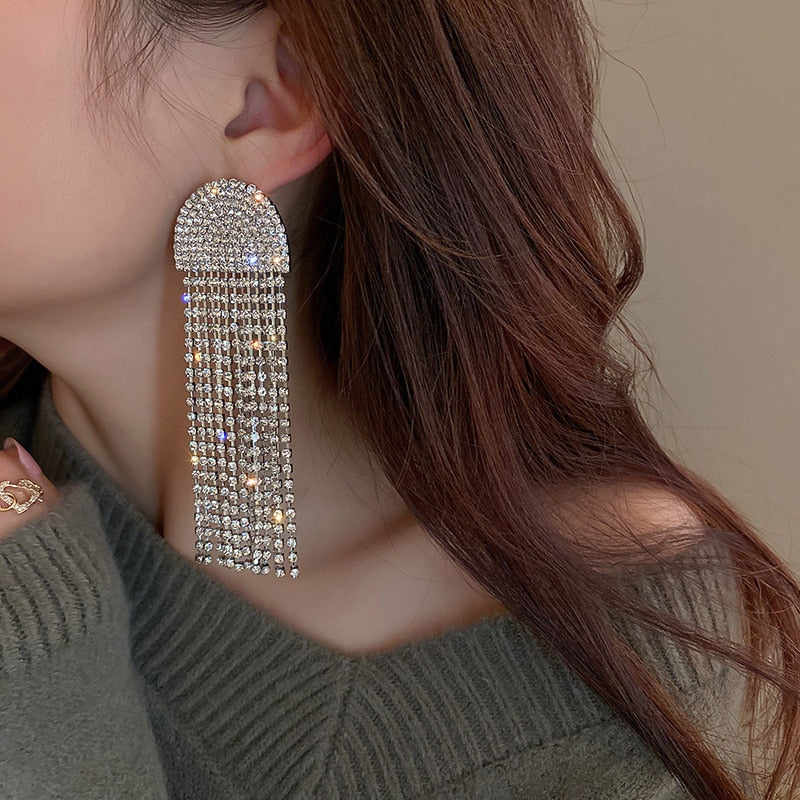 Breathtaking Statement Earrings | Give your Outfit the Perfect Touch Bowlift