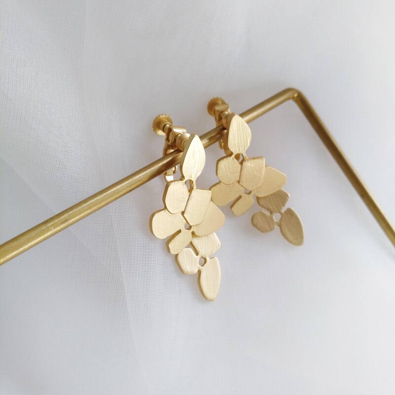 BowLift | Elegant Timeless Leaf Retro Earrings