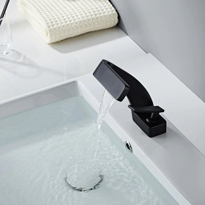 AquaArc Modern Kitchen Faucet Bowlift