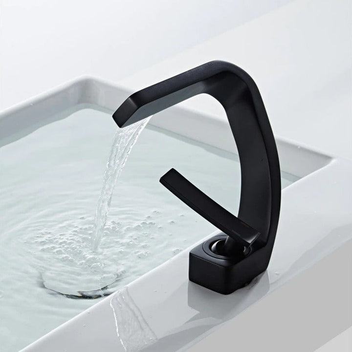 Everest - Modern Curved Faucet │ Daring and Refined Design | Bowlift