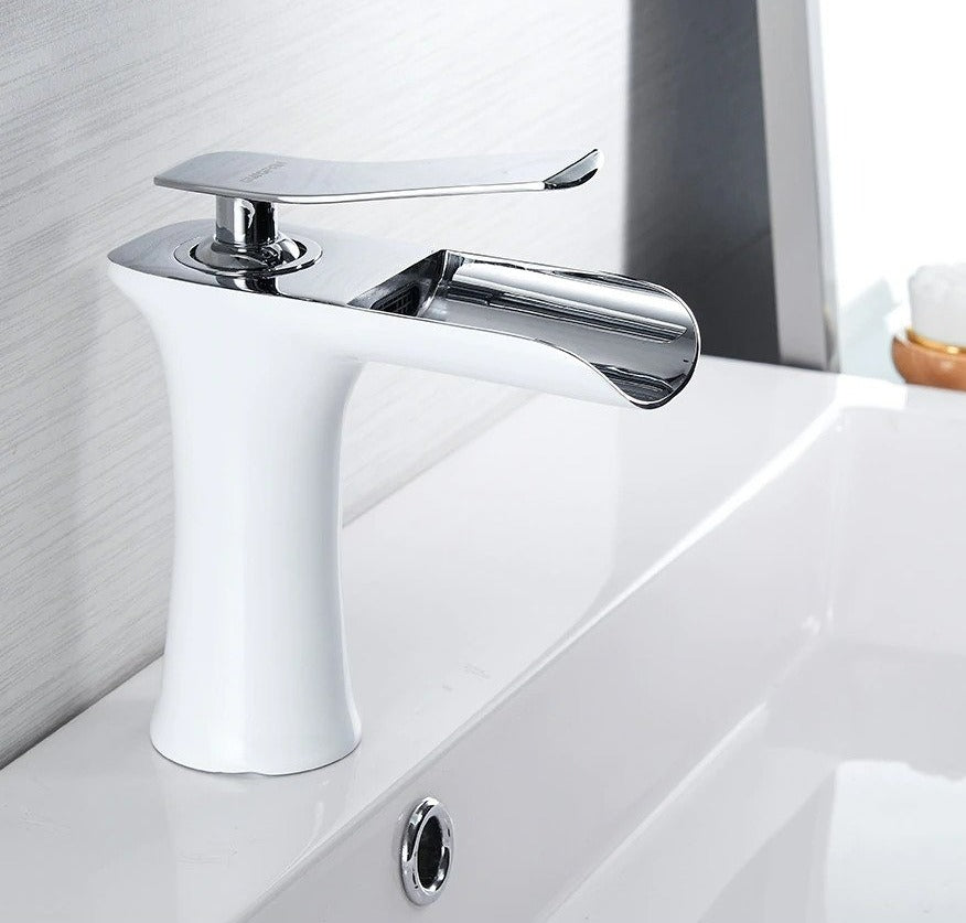 BowLift | Modern Waterfall Bathroom Tap – Stylish Design & Elegant Water Flow