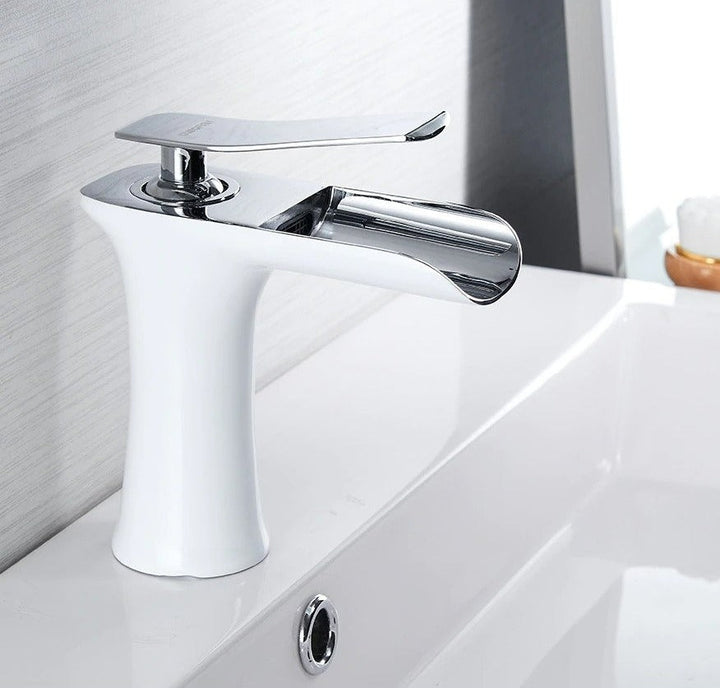 BowLift | Modern Waterfall Bathroom Tap – Stylish Design & Elegant Water Flow