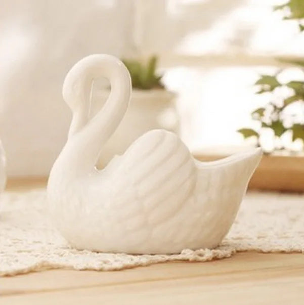 Swan Minimal Ceramic Pot | Bowlift