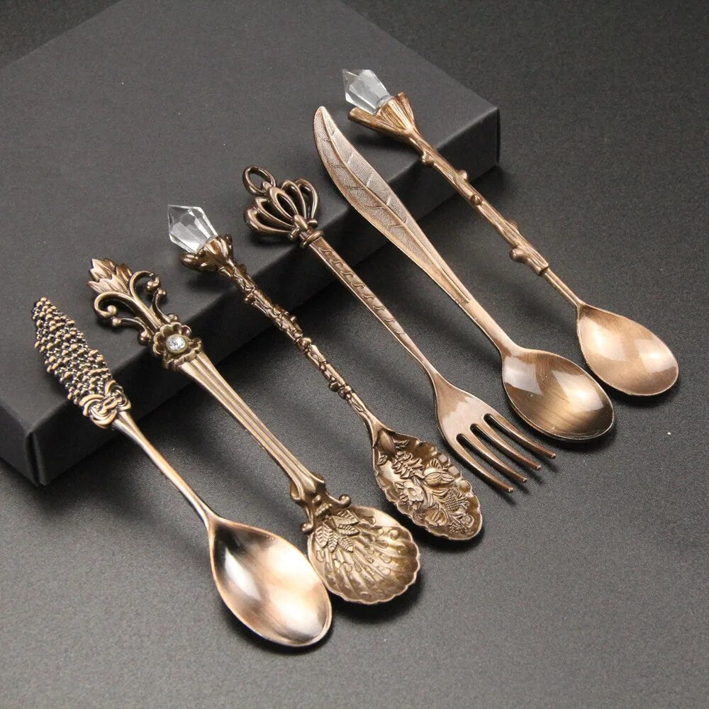 BowLift | Vintage Engraved Teaspoon – Classic Elegance for Your Table