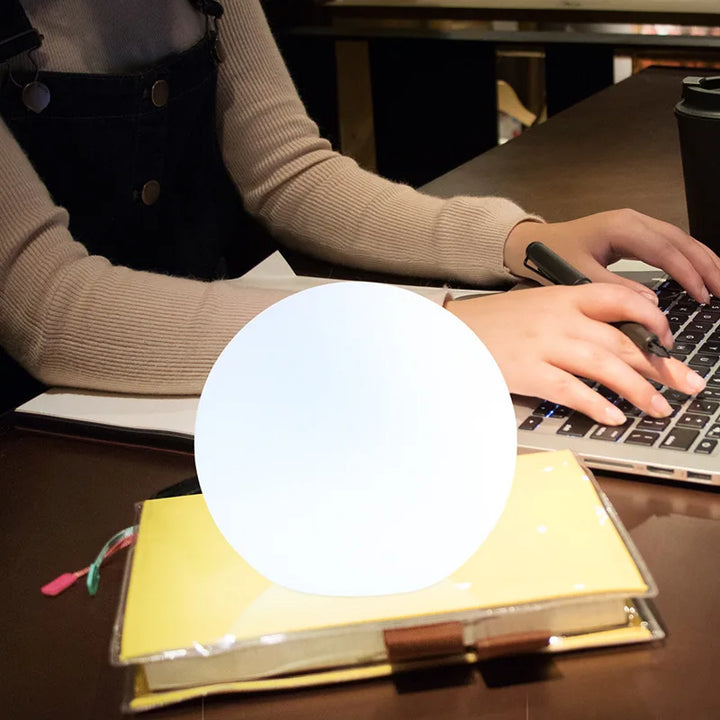 BowLift | GlowSphere – Table lamp with modern worldly charm