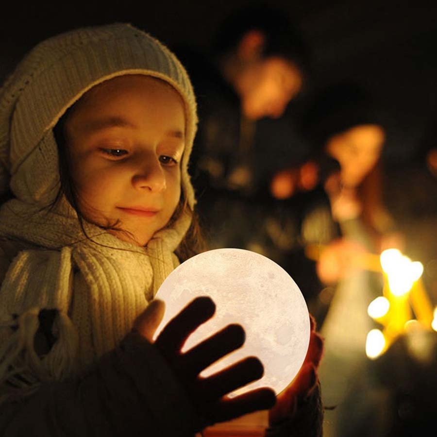 BowLift | LunaGlow | Let your room shine with the magical power of the moon