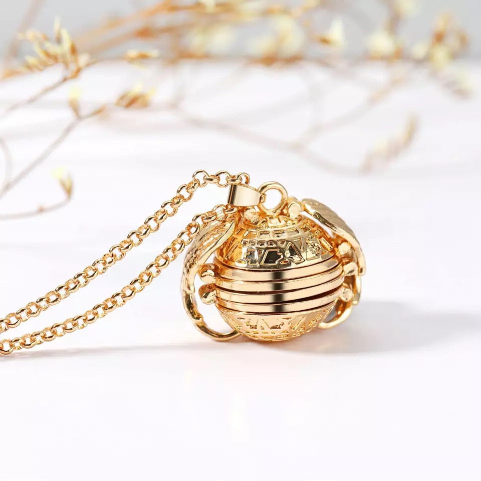 BowLift | Antique Angel Wings Photo Necklace