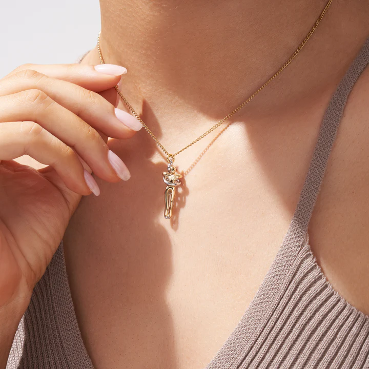 BowLift | Hug Love - Sweet Love Necklace | Show your loved one how much you need them!
