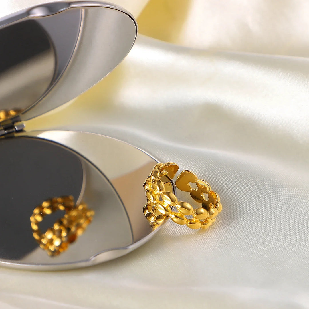 BowLift | 18k Oval Bead Ring