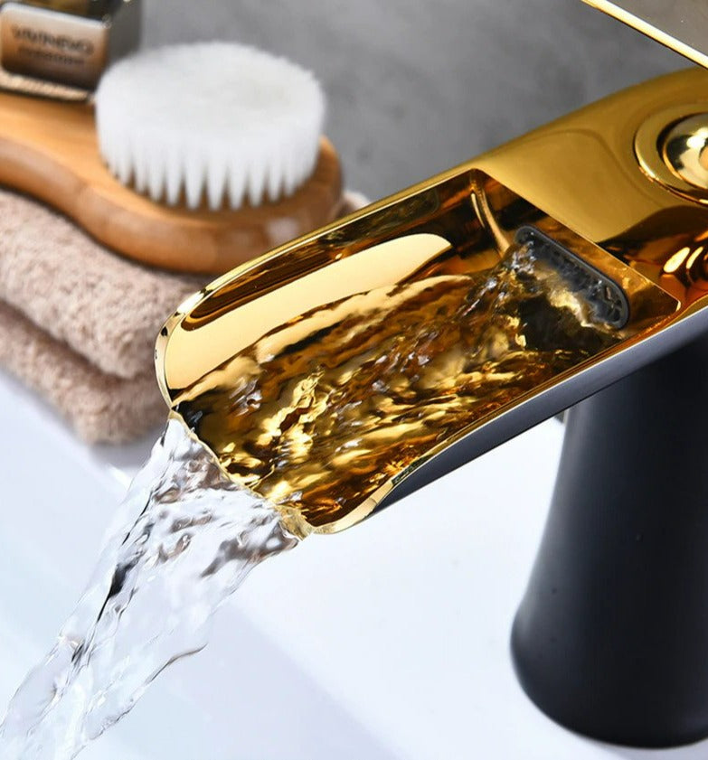 BowLift | Modern Waterfall Bathroom Tap – Stylish Design & Elegant Water Flow