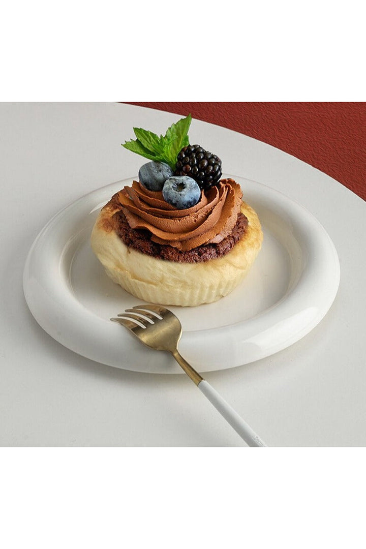 White ceramic plate | Bowlift