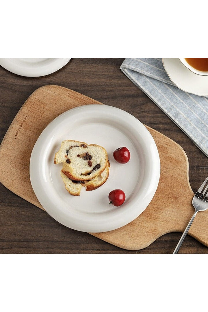 White ceramic plate | Bowlift