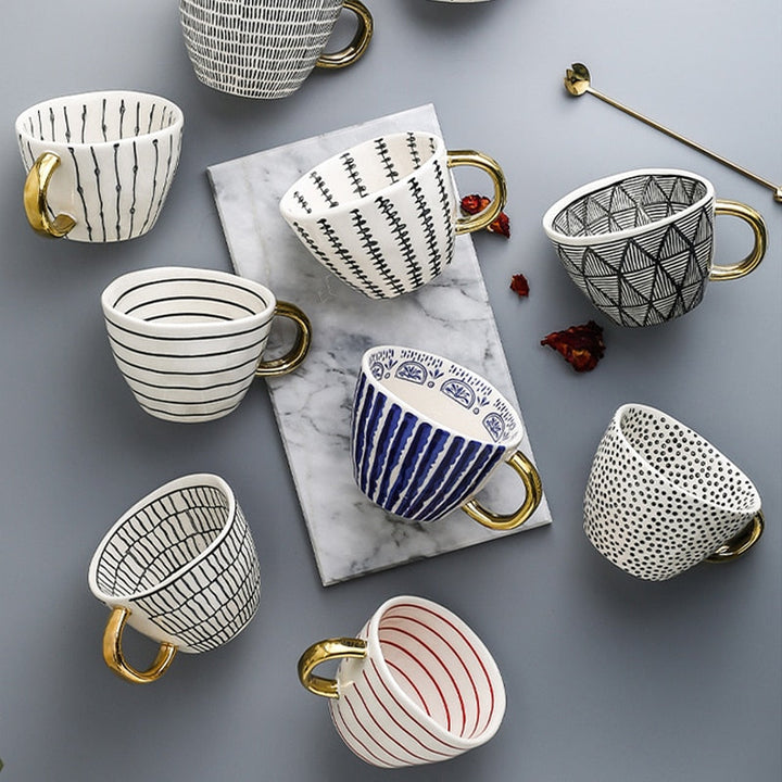 BowLift | Cup with abstract geometric pattern and gold handle