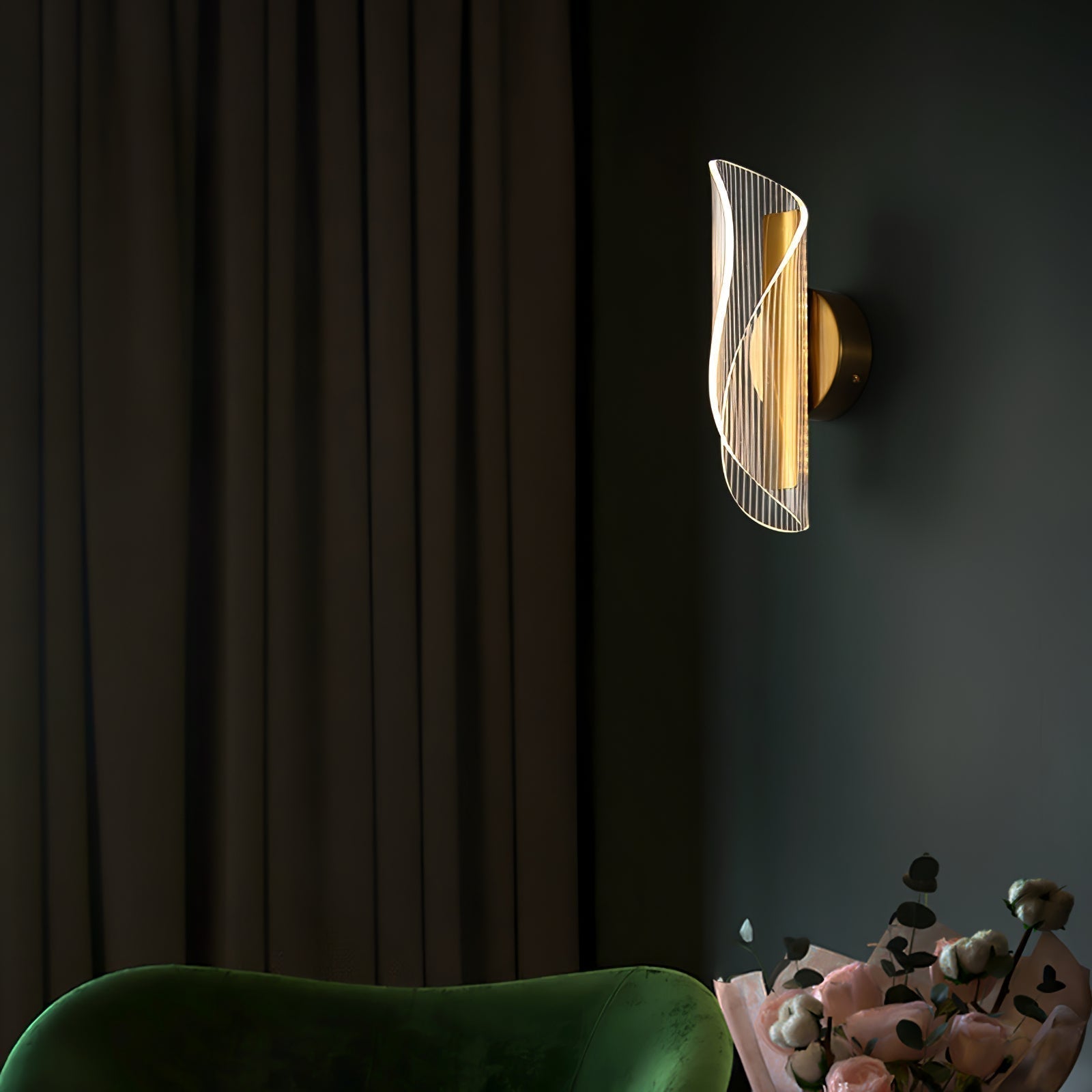 BowLift | CrystalAura – Sparkling Crystal Wall Light for Glamorous Touch