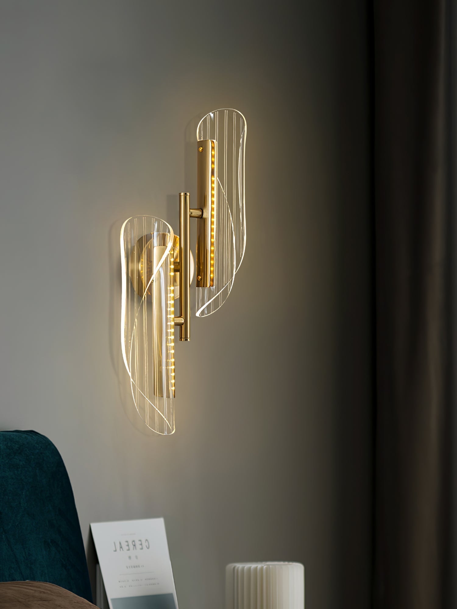 BowLift | CrystalAura – Sparkling Crystal Wall Light for Glamorous Touch