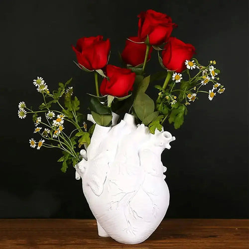 BowLift | Heart-shaped Resin Art Vase – Elegant, creative flower decoration