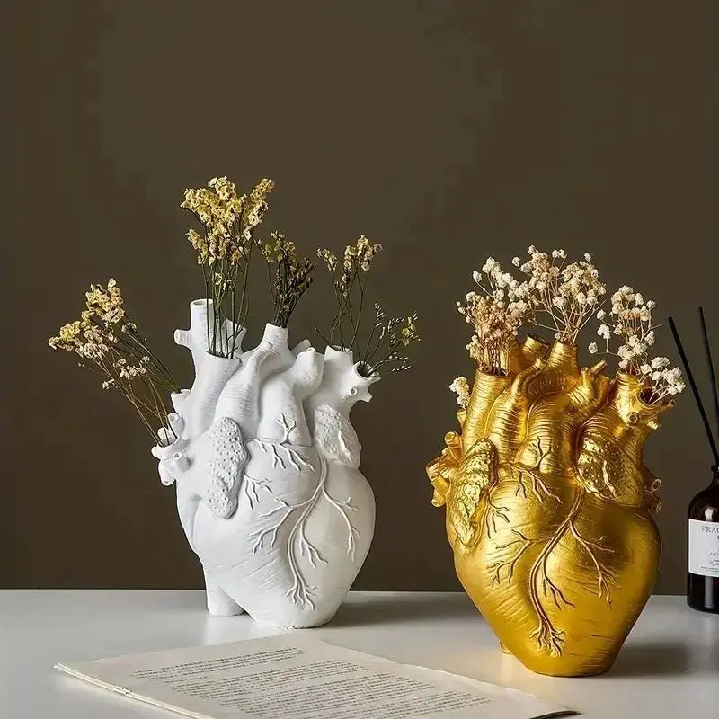 BowLift | Heart-shaped Art Vase – Creative Vessel in Anatomical Design Made of Resin