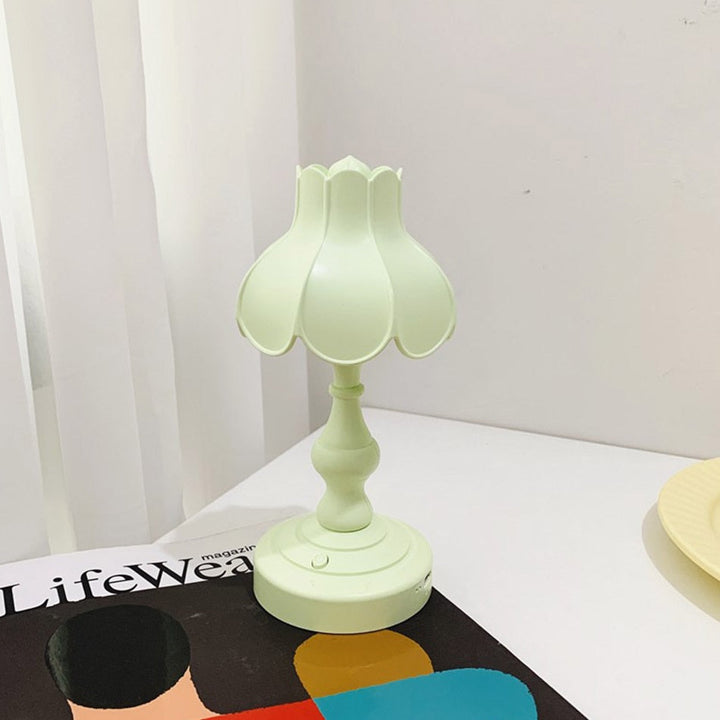 BowLift | Retro Lotus Desktop Lamp