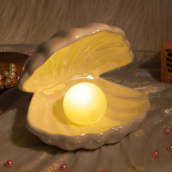 Chelly Chic Shell Lamp | A magical lamp with a pearl | Bowlift