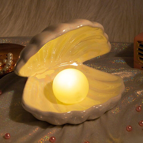 Chelly Chic Shell Lamp | A magical lamp with a pearl | Bowlift