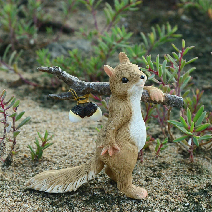 BowLift | NutCharm – The decorative squirrel with heart!