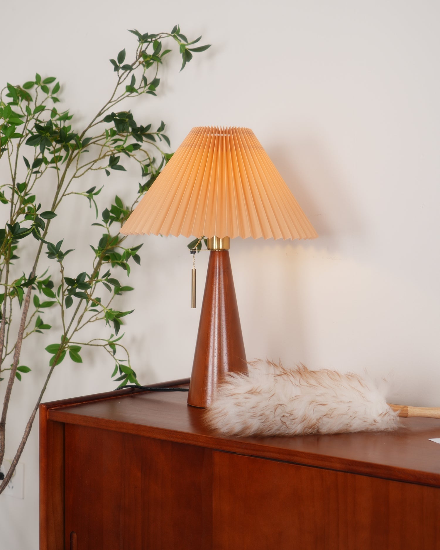 BowLift | AntiqueRadiance – Elegant Wood and Metal Table Lamp