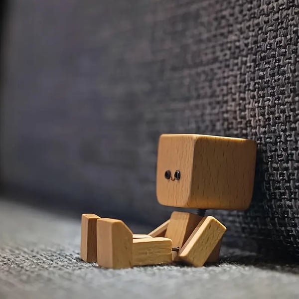 BowLift | Wooden Decoration Figure with Movable Rocking Function and Interchangeable Faces