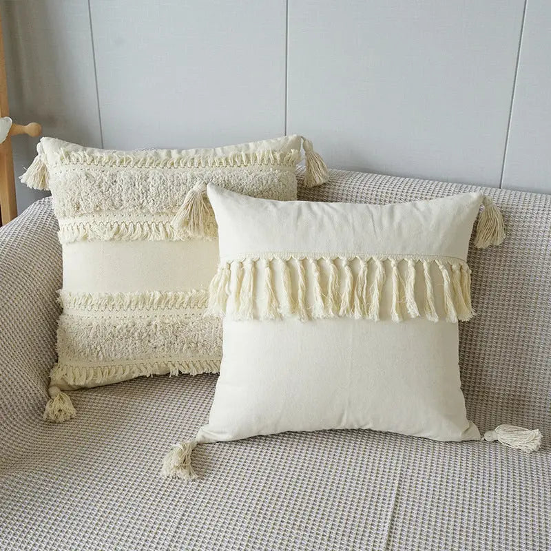 BowLift | Decorative Cushion with Texture Pattern and Fringes