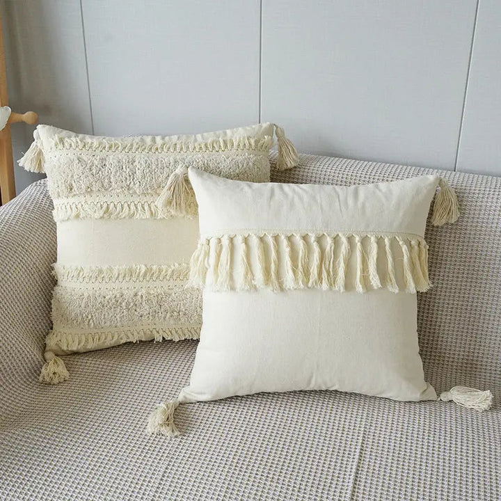 BowLift | Decorative Cushion with Texture Pattern and Fringes