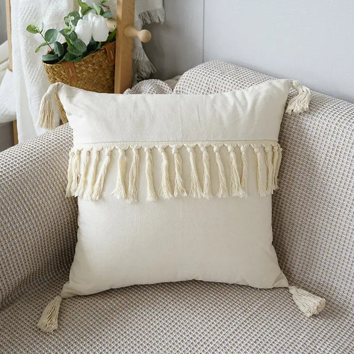 BowLift | Decorative Cushion with Texture Pattern and Fringes