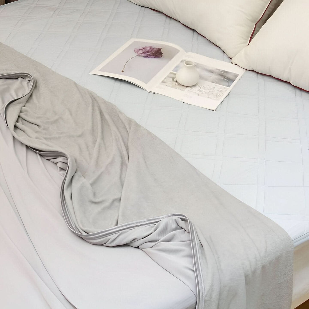 BowLift | PLUMARIA - Ultra-soft cooling blanket