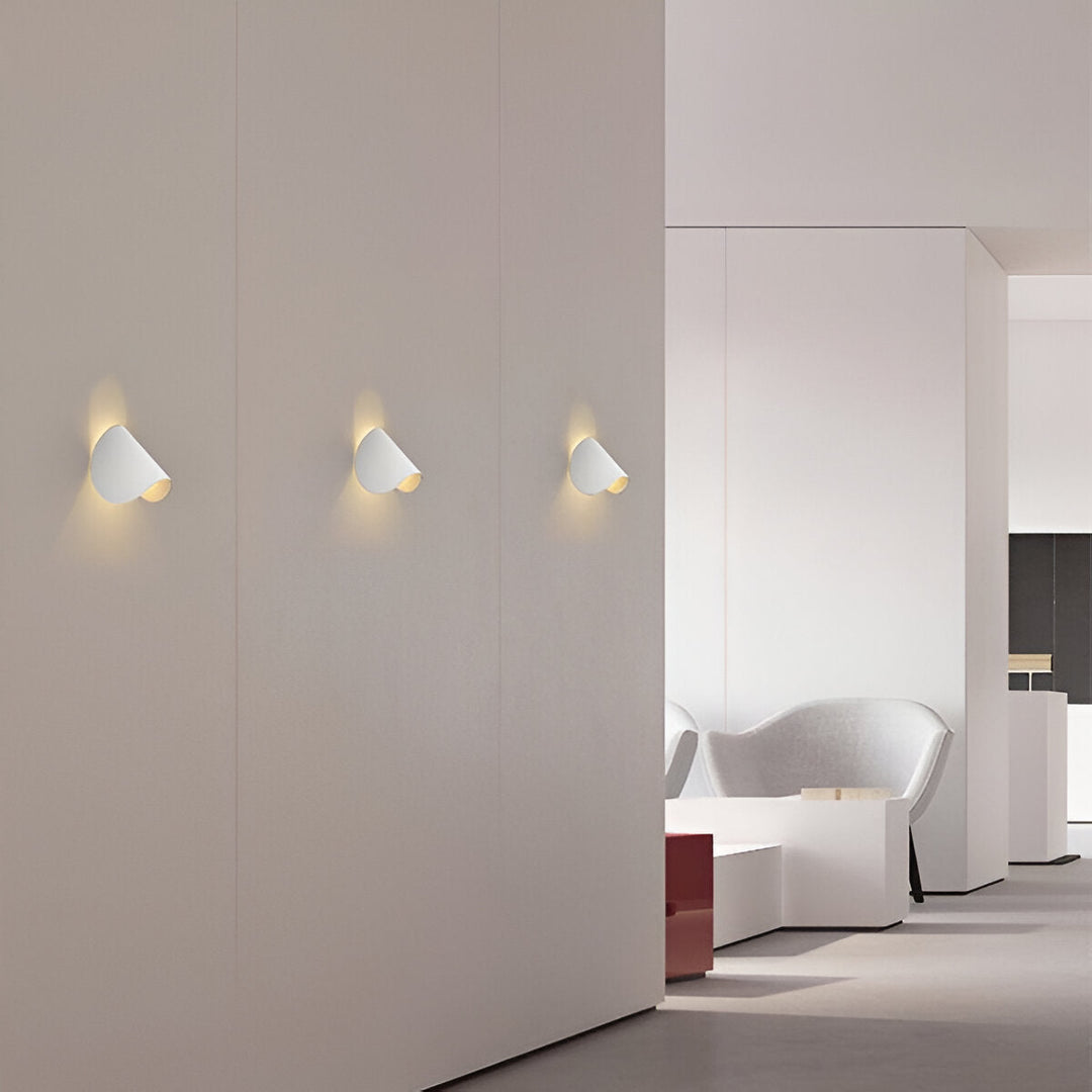 BowLift | Swivel Metal Wall Lamp with Curved Design, Ideal for Any Room