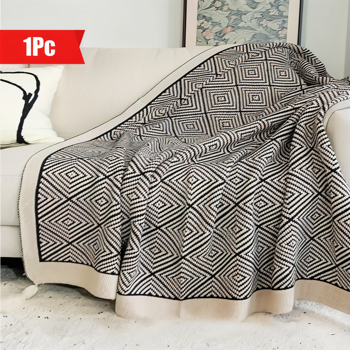 BowLift | POLYSTRIPE – Cozy Black-White Geometric Fleece Blanket