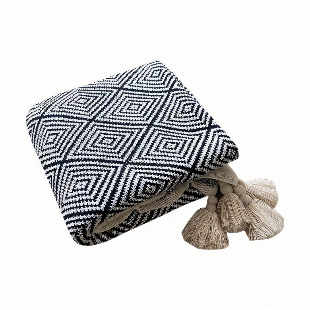 BowLift | POLYSTRIPE – Cozy Black-White Geometric Fleece Blanket