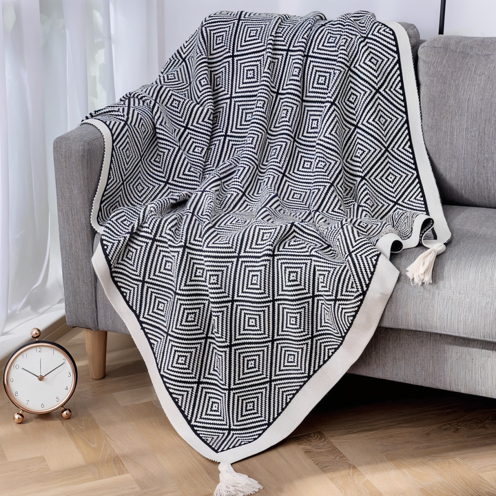 BowLift | POLYSTRIPE – Cozy Black-White Geometric Fleece Blanket