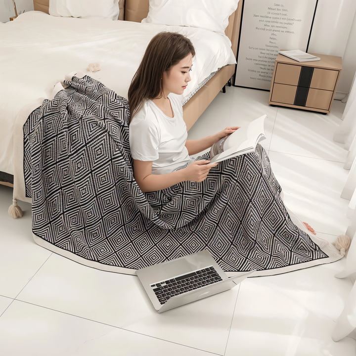 BowLift | POLYSTRIPE – Cozy Black-White Geometric Fleece Blanket