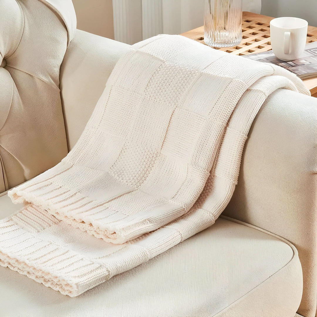 BowLift | MONOSTRIPE – Minimalistic knit blanket