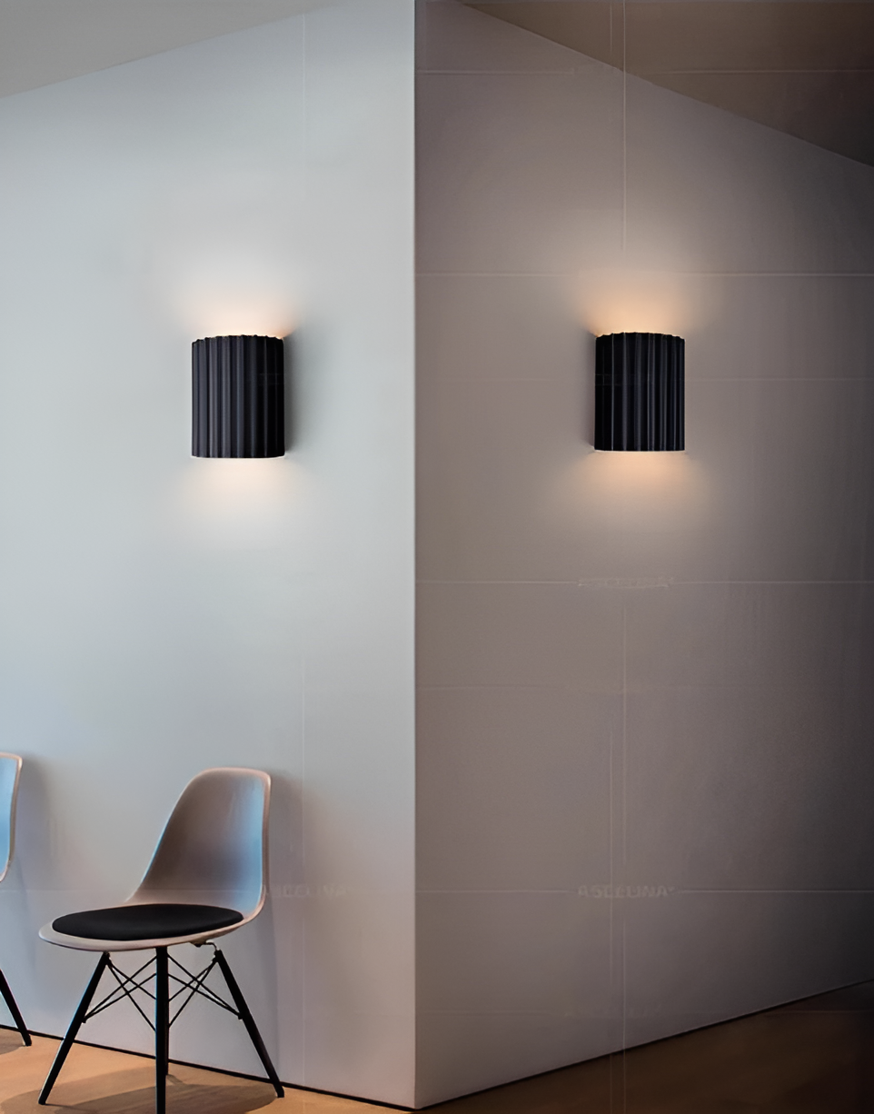 BowLift | Striped LED wall light made of resin for a modern Nordic atmosphere