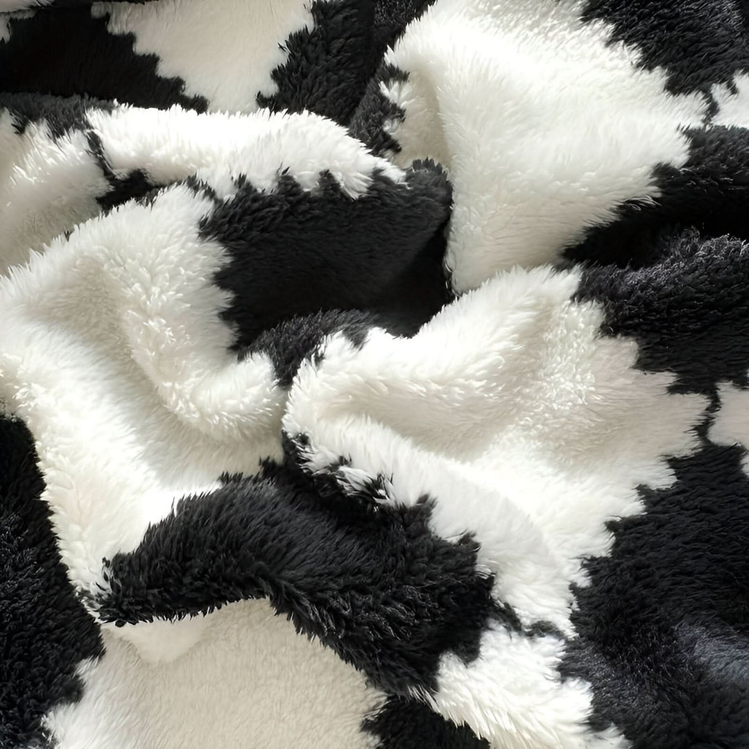 BowLift | SNUGSPOT – Colorful Checkered Fleece Blanket