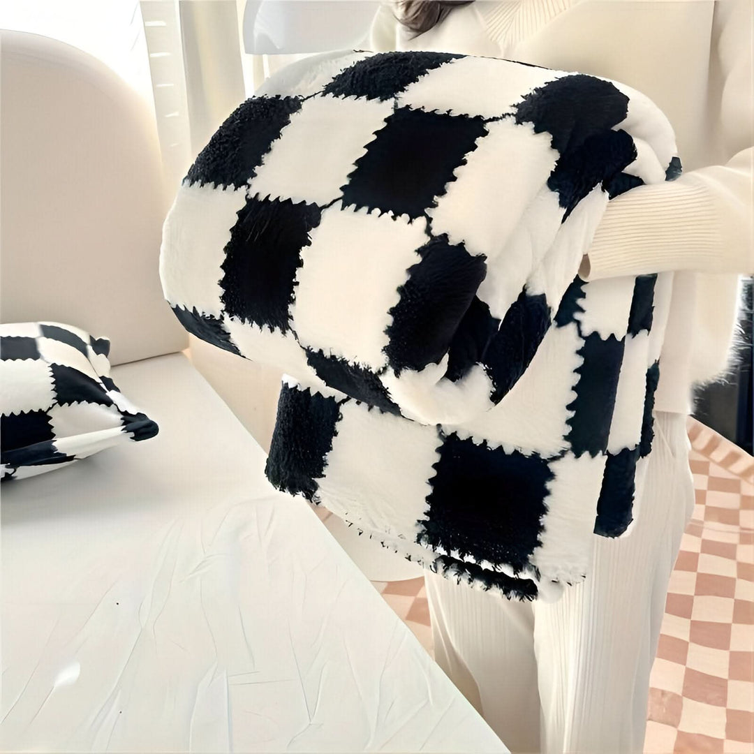 BowLift | SNUGSPOT – Colorful Checkered Fleece Blanket