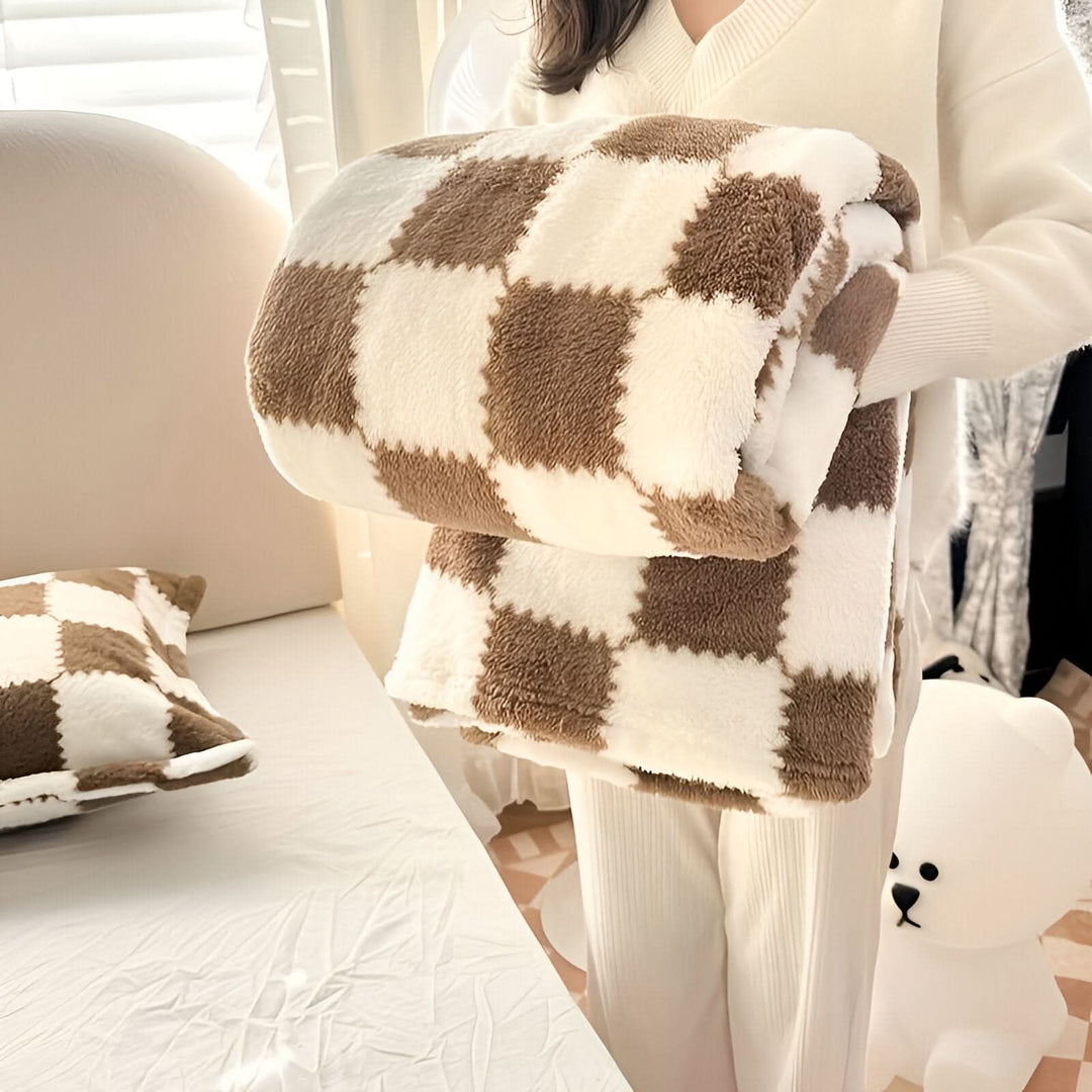 BowLift | SNUGSPOT – Colorful Checkered Fleece Blanket
