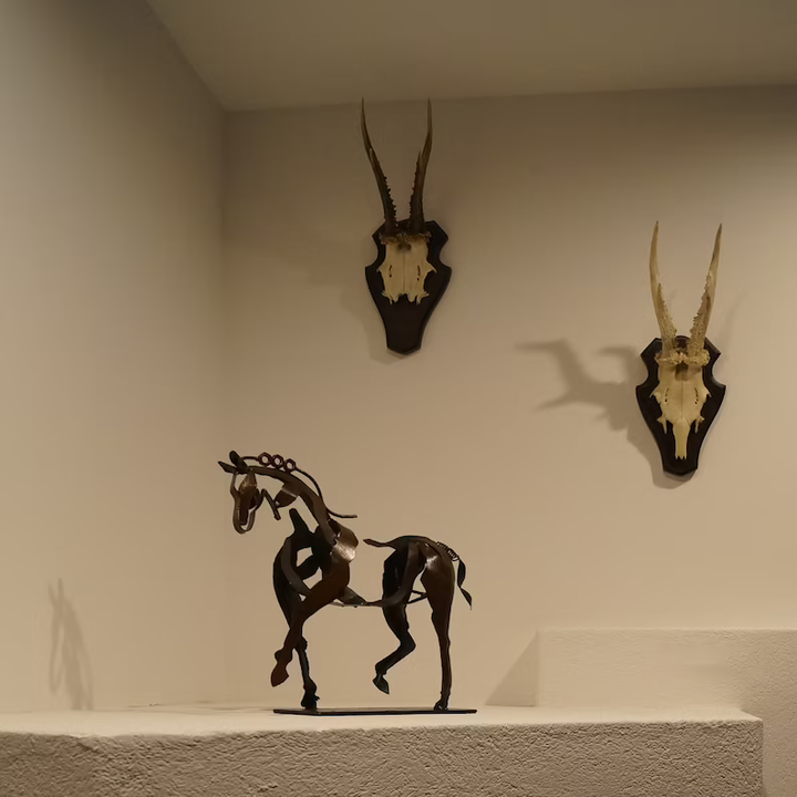 BowLift | Handmade Horse Figurine – Ferro