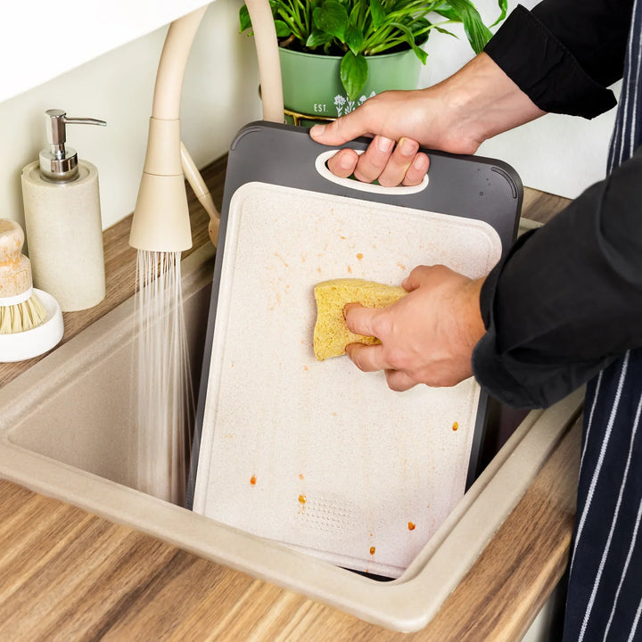 BowLift | Hygienic stainless steel cutting board with non-slip handle for precise cutting