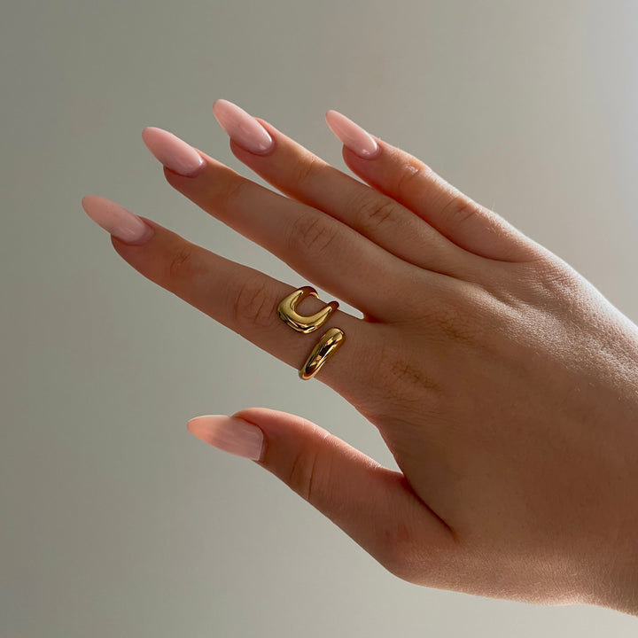 BowLift | Sculptural Gold Ring – A Modern Highlight for Your Look