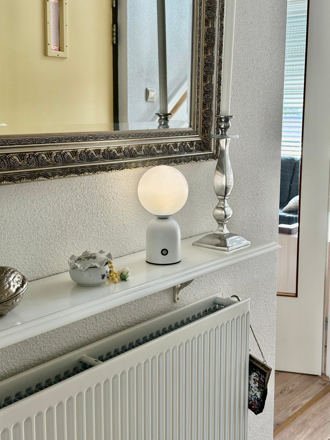 LumièreSereine – Elegant Table Lamp for Calm Atmosphere Bowlift