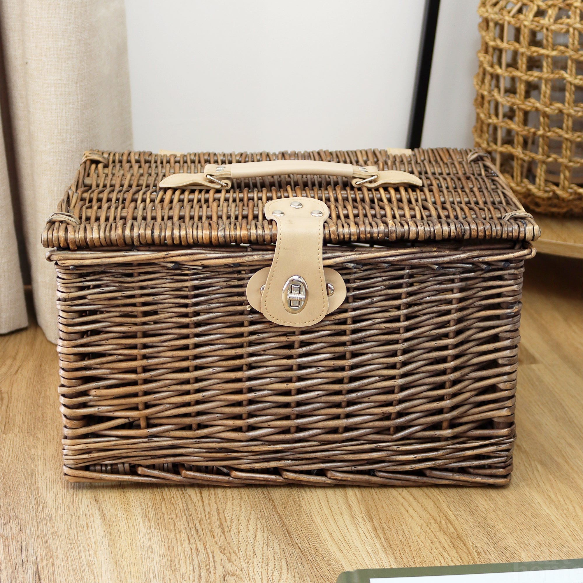 BowLift | Antique Wash Wicker Chest Hamper