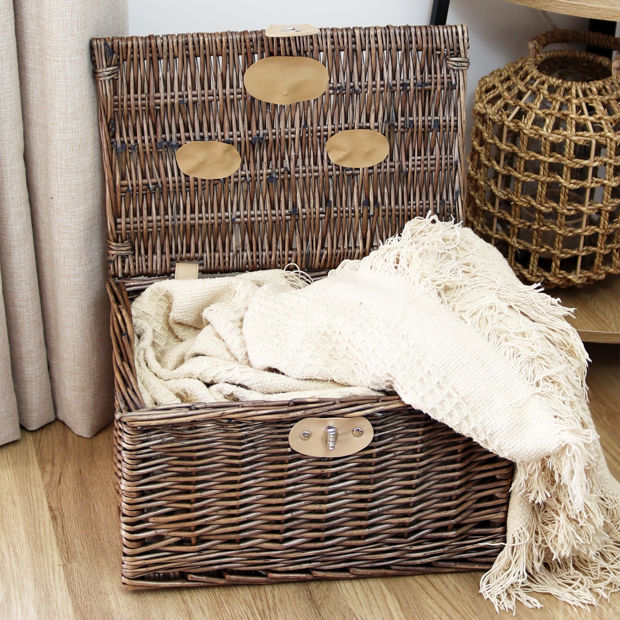 BowLift | Antique Wash Wicker Chest Hamper