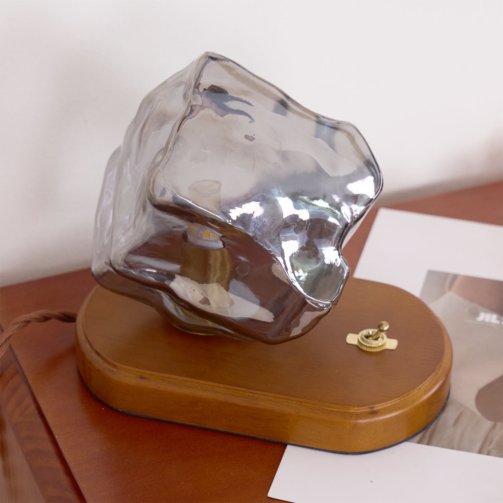 BowLift | RusticLume – Amber Glass and Wooden Table Lamp