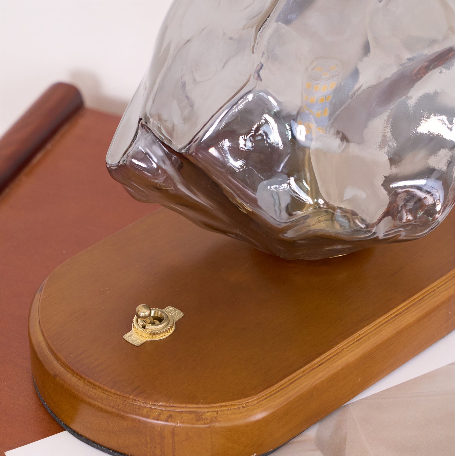 BowLift | RusticLume – Amber Glass and Wooden Table Lamp