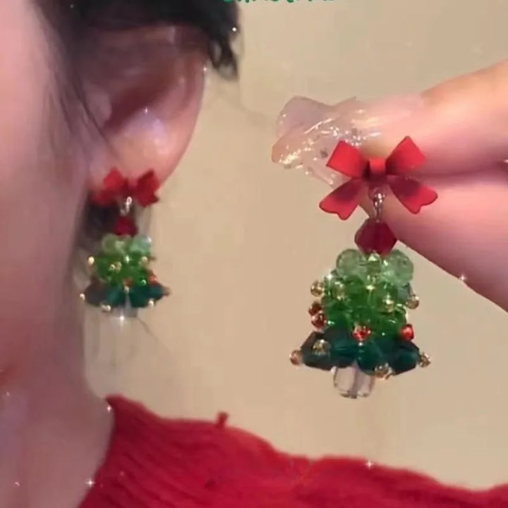 BowLift | Frostella Kerstboom Oorbellen – Handgemaakte Glaskralen met Ster & Strik Detail, Feestelijke Elegantiesieraden